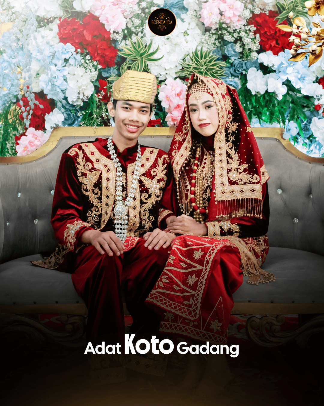 Pasangan pengantin adat